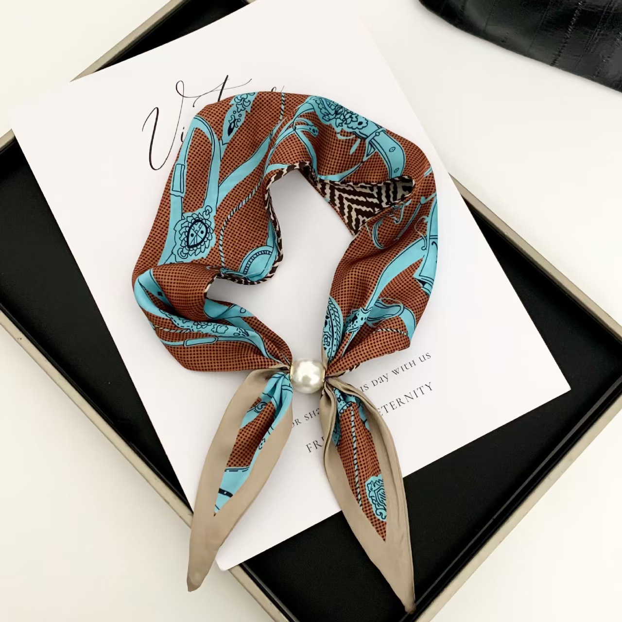 Korean Style Elegant Pearl Mag - Ascot Neck Scarf 评论和价格